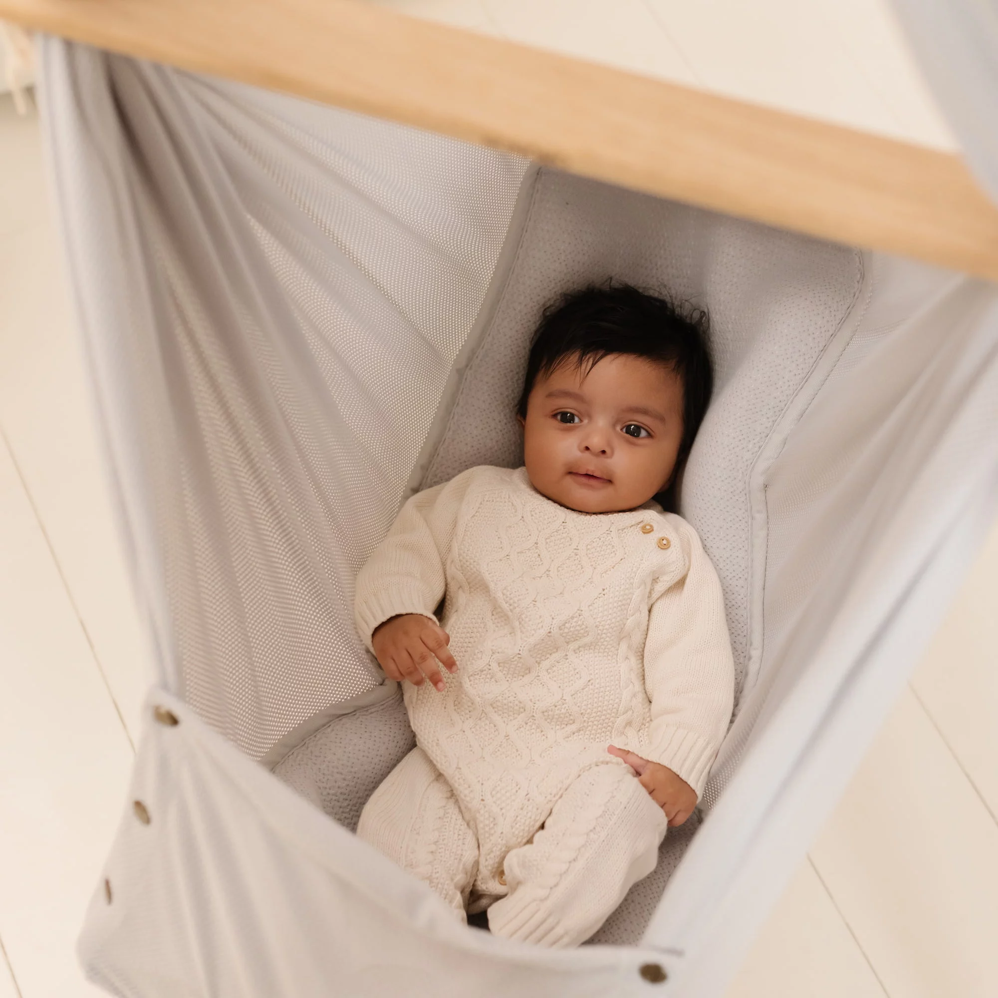 Le hamac suspendu pour bébé NONOMO® avec matelas 3D sûr NONOMO